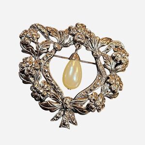 90s cottagecore coquette silver tone faux pearl brooch